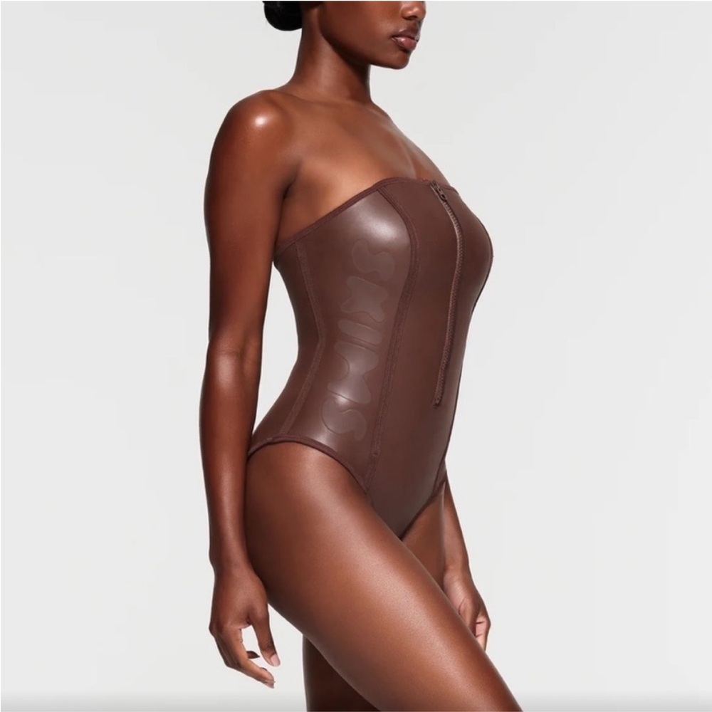 Skims Rubberized Scuba Swim, strapless one piece, colour:onyx, size:small,